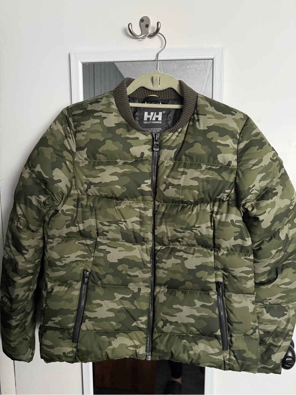 Helly Hansen Camo Puffer Jacket - Olive Green Size M
